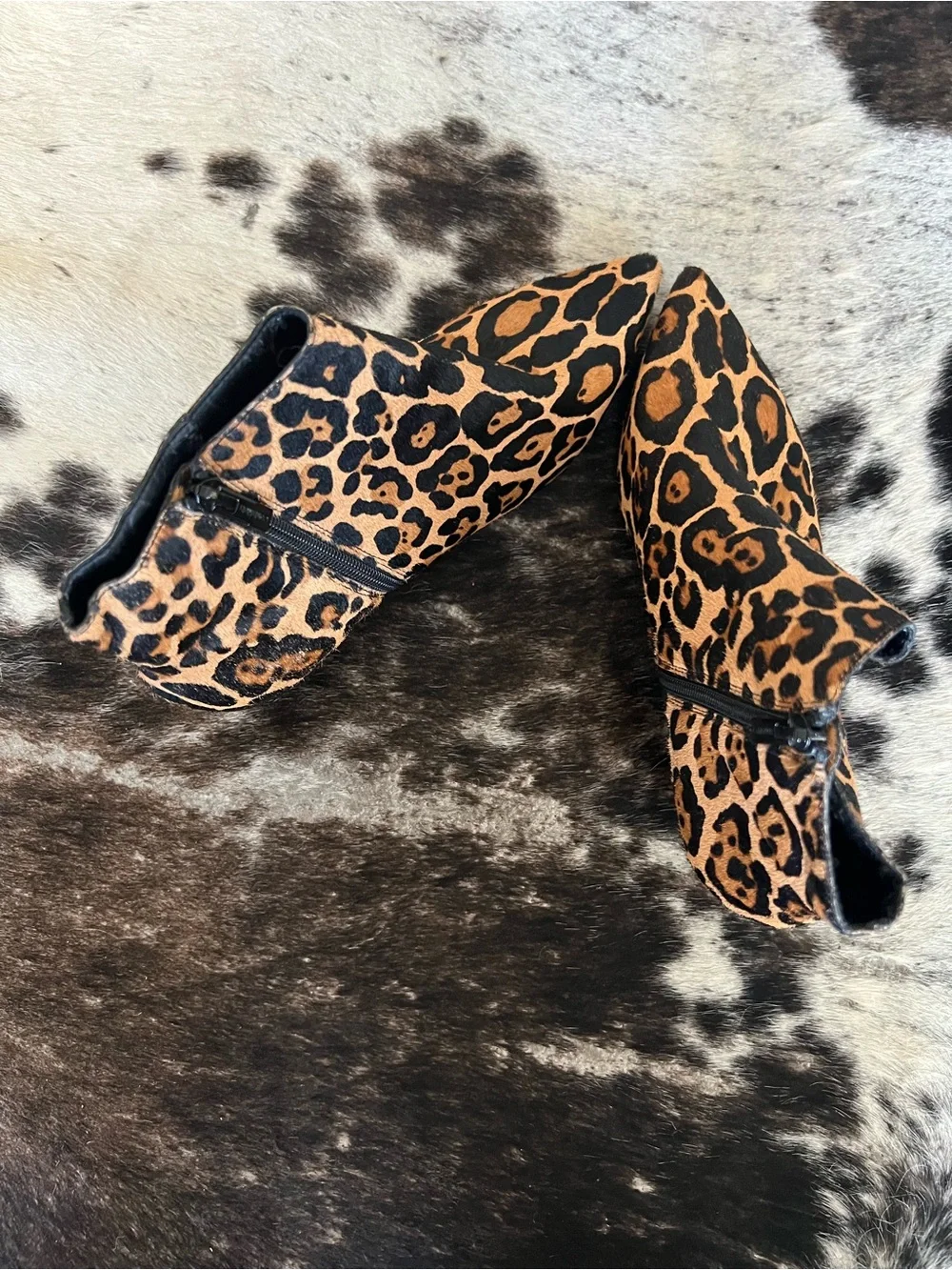 NWOT Calvin Klein Larissa kitten bootie